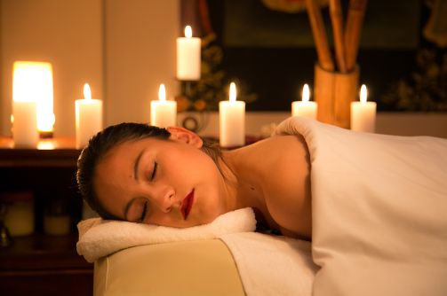 Entspannende Massage in einer ruhigen Atmosphäre